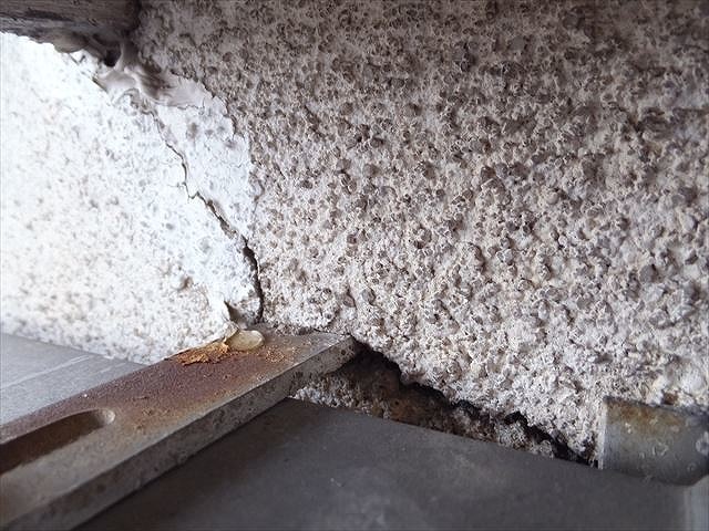 隙間部分の小さなクラック